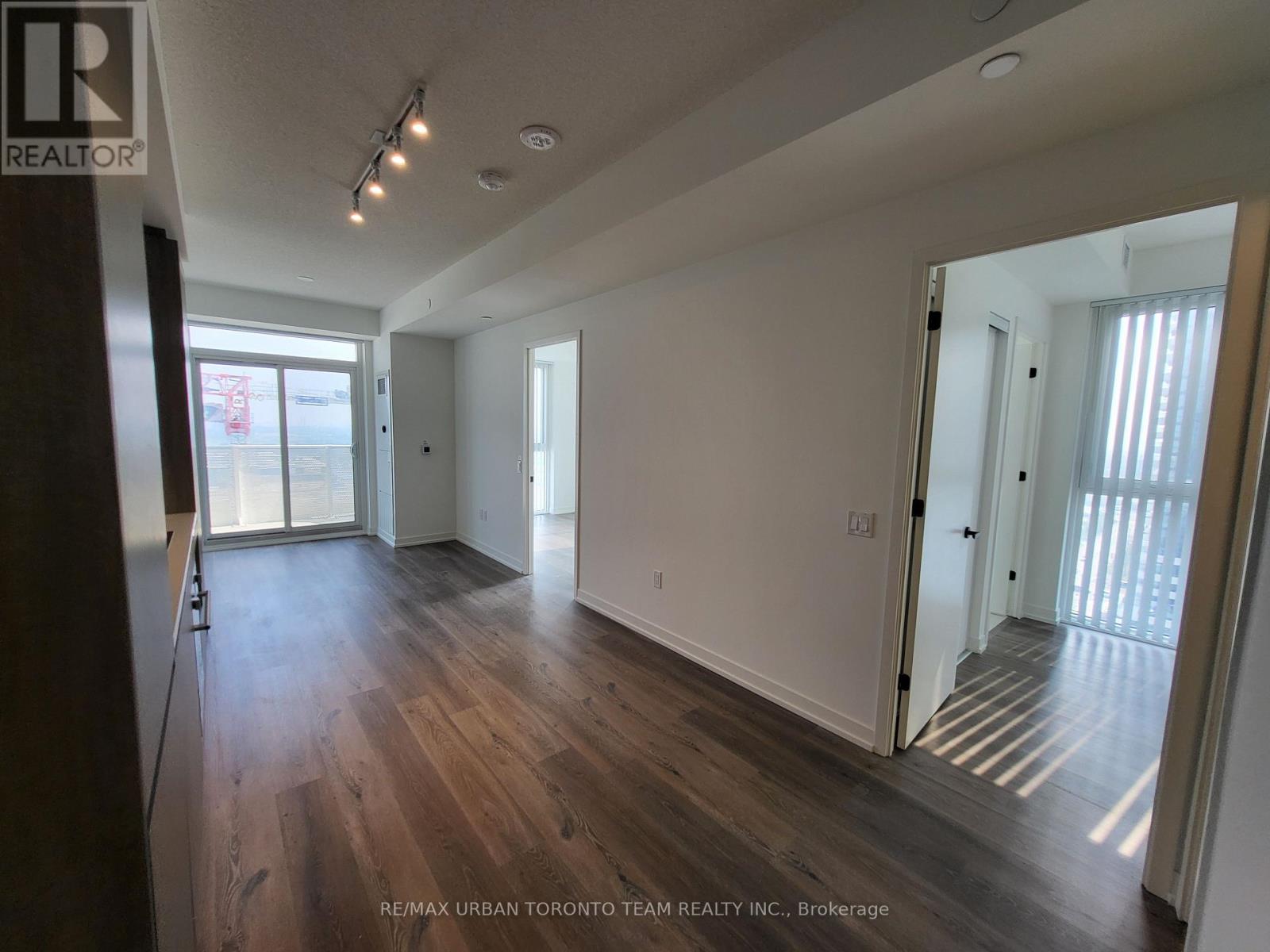 1612 - 28 Interchange Way, Vaughan, Ontario  L4K 0P8 - Photo 3 - N13636052