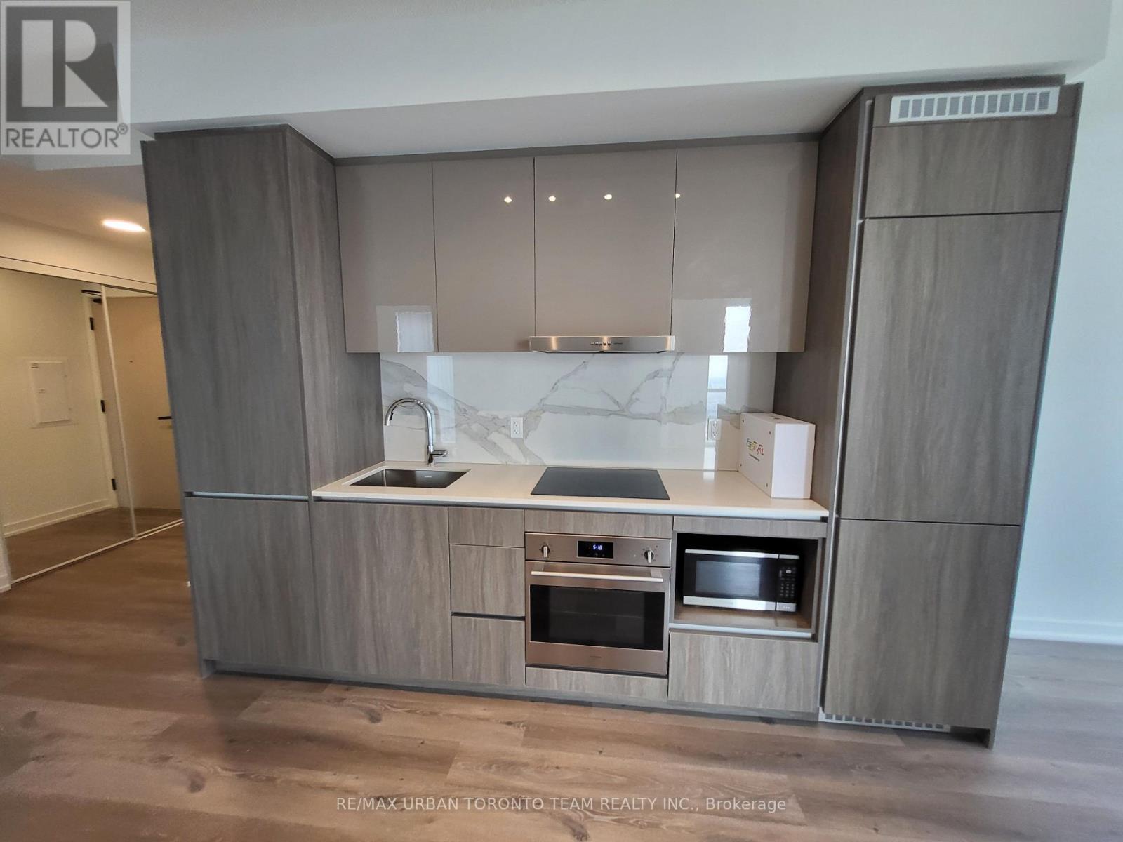 1612 - 28 Interchange Way, Vaughan, Ontario  L4K 0P8 - Photo 4 - N13636052
