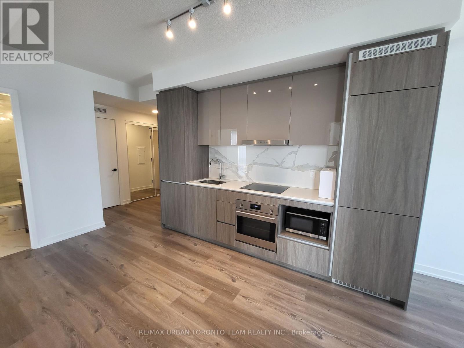 1612 - 28 Interchange Way, Vaughan, Ontario  L4K 0P8 - Photo 6 - N13636052