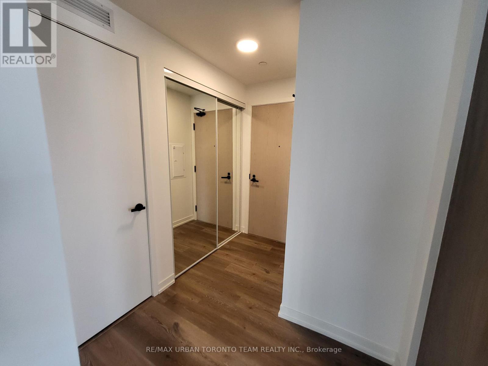 1612 - 28 Interchange Way, Vaughan, Ontario  L4K 0P8 - Photo 7 - N13636052