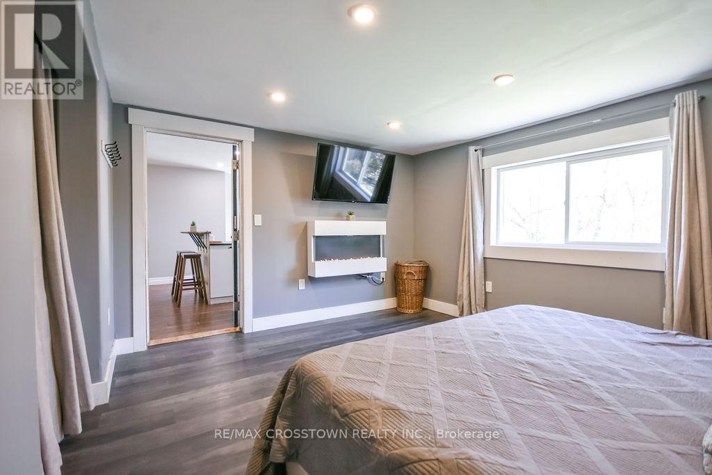 461 Barnes Avenue, Tay, Ontario  L0K 1R0 - Photo 18 - S13635900