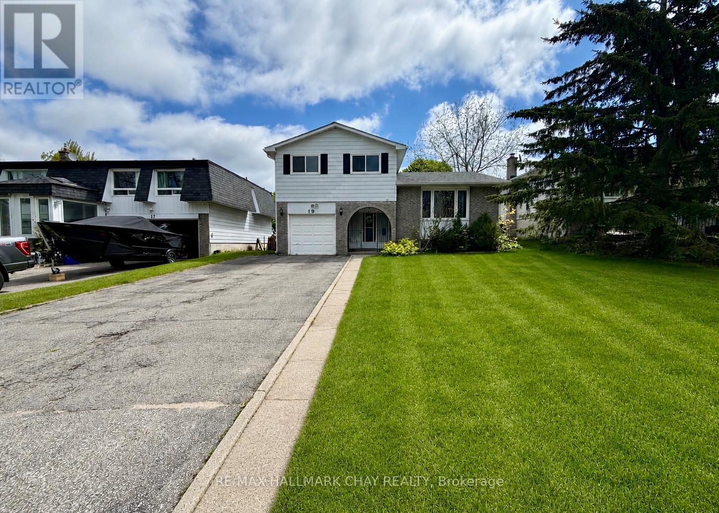 19 Carol Road, Barrie (Allandale Heights), Ontario  L4N 3P6 - Photo 1 - S13636020