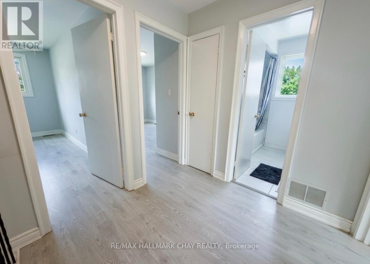 19 Carol Road, Barrie (Allandale Heights), Ontario  L4N 3P6 - Photo 10 - S13636020