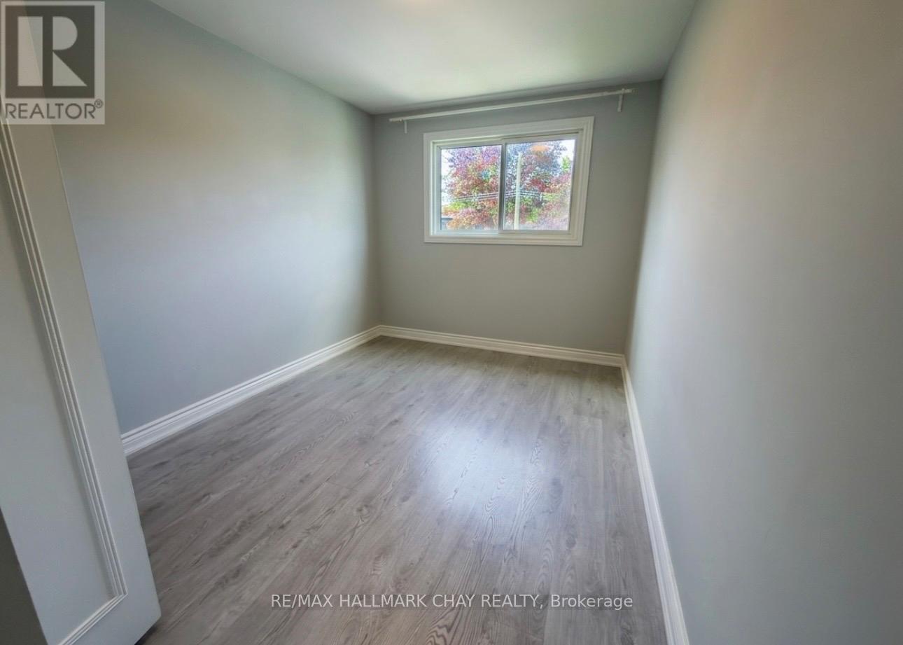 19 Carol Road, Barrie (Allandale Heights), Ontario  L4N 3P6 - Photo 11 - S13636020