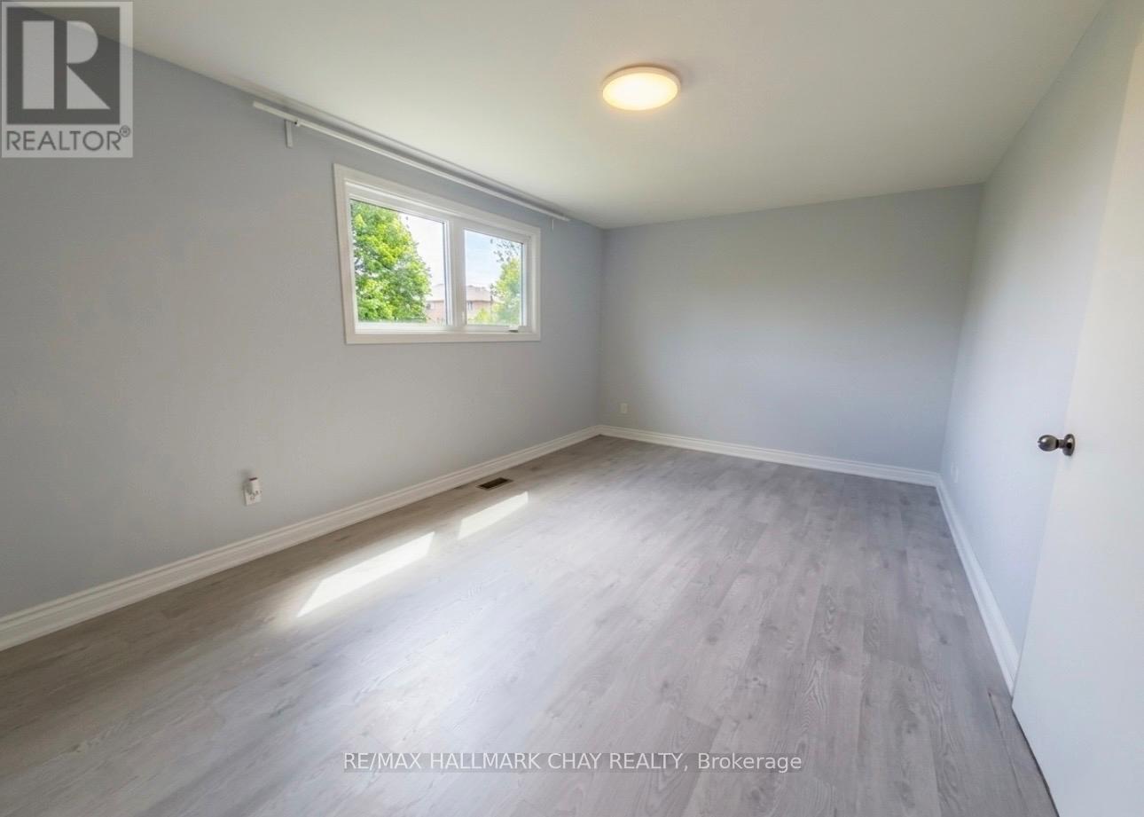 19 Carol Road, Barrie (Allandale Heights), Ontario  L4N 3P6 - Photo 17 - S13636020
