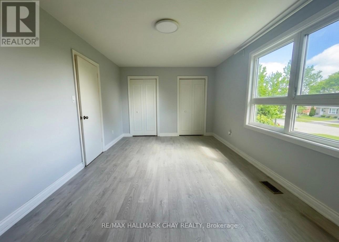 19 Carol Road, Barrie (Allandale Heights), Ontario  L4N 3P6 - Photo 18 - S13636020