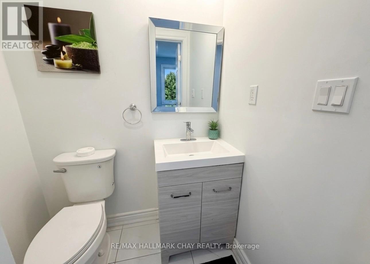 19 Carol Road, Barrie (Allandale Heights), Ontario  L4N 3P6 - Photo 4 - S13636020