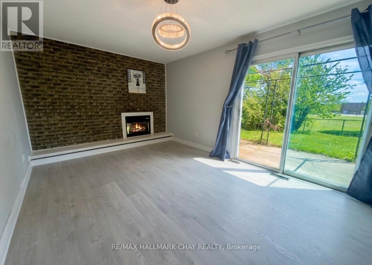 19 Carol Road, Barrie (Allandale Heights), Ontario  L4N 3P6 - Photo 5 - S13636020