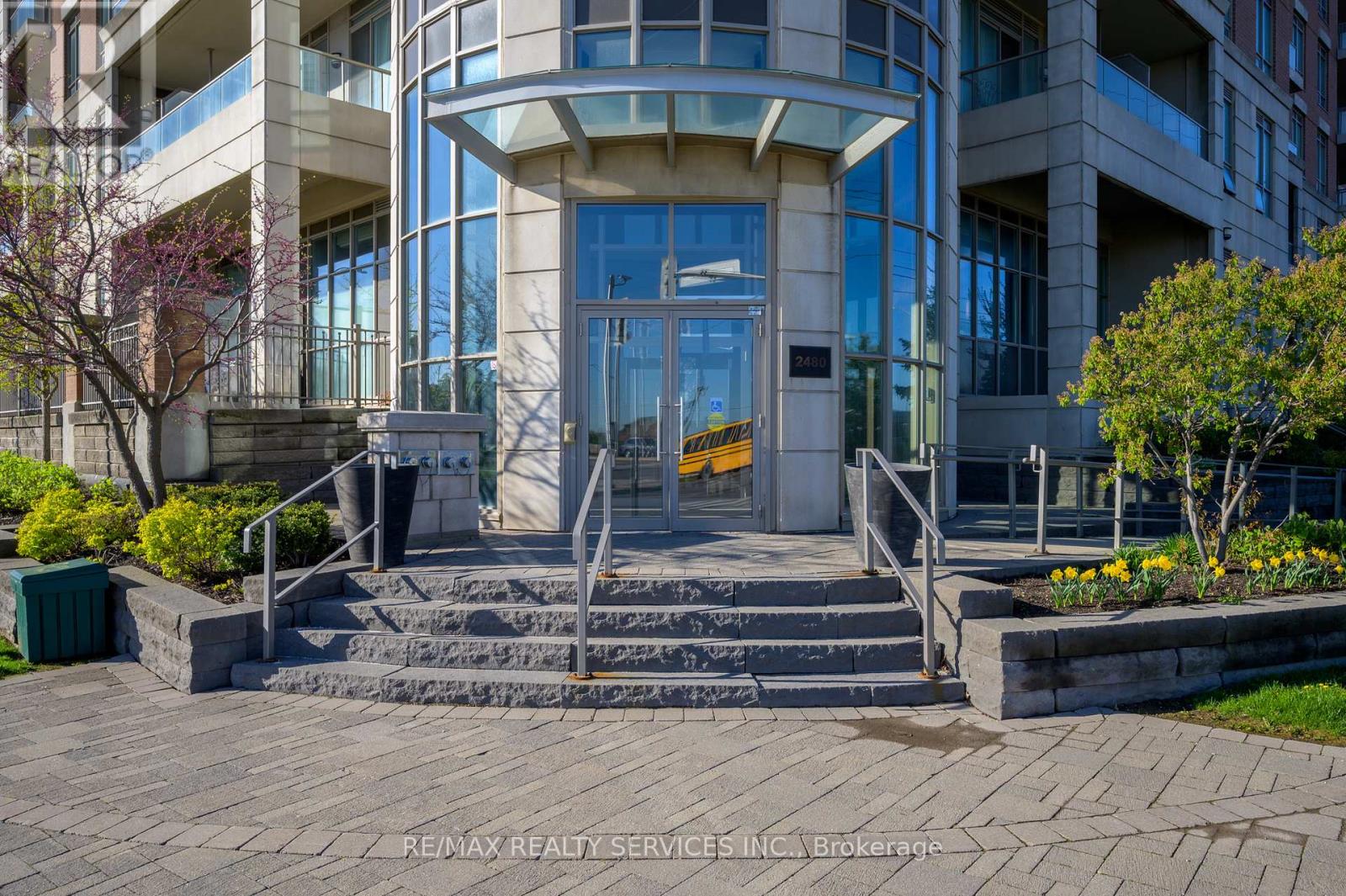 624 - 2480 Prince Michael Drive, Oakville (Jc Joshua Creek), Ontario  L6H 0H1 - Photo 3 - W13635872