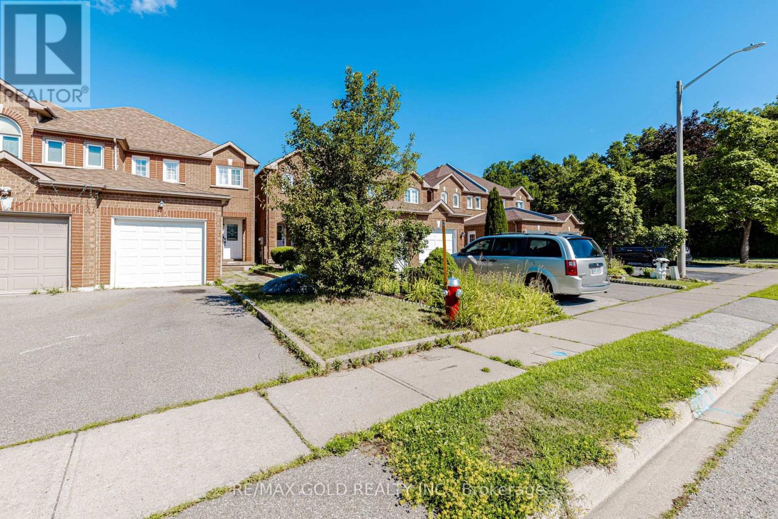 12 Mccleave Crescent, Brampton, Ontario  L6Y 4Z6 - Photo 2 - W13635876