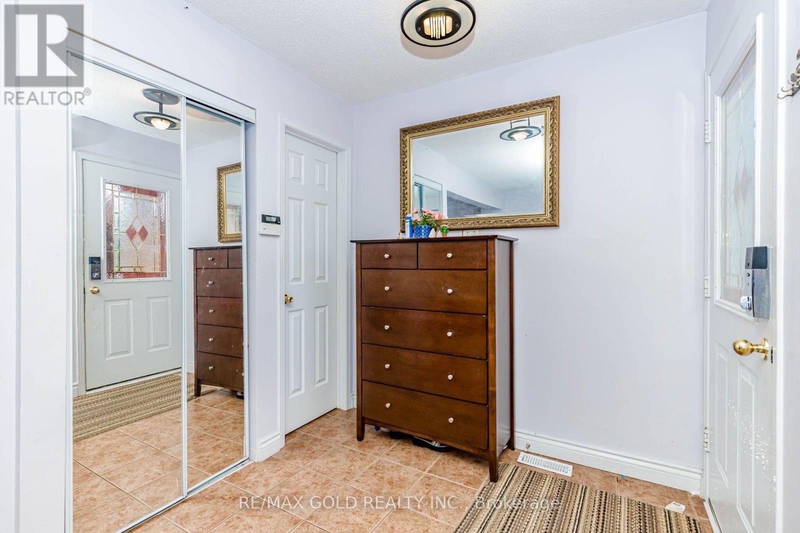 12 Mccleave Crescent, Brampton, Ontario  L6Y 4Z6 - Photo 5 - W13635876