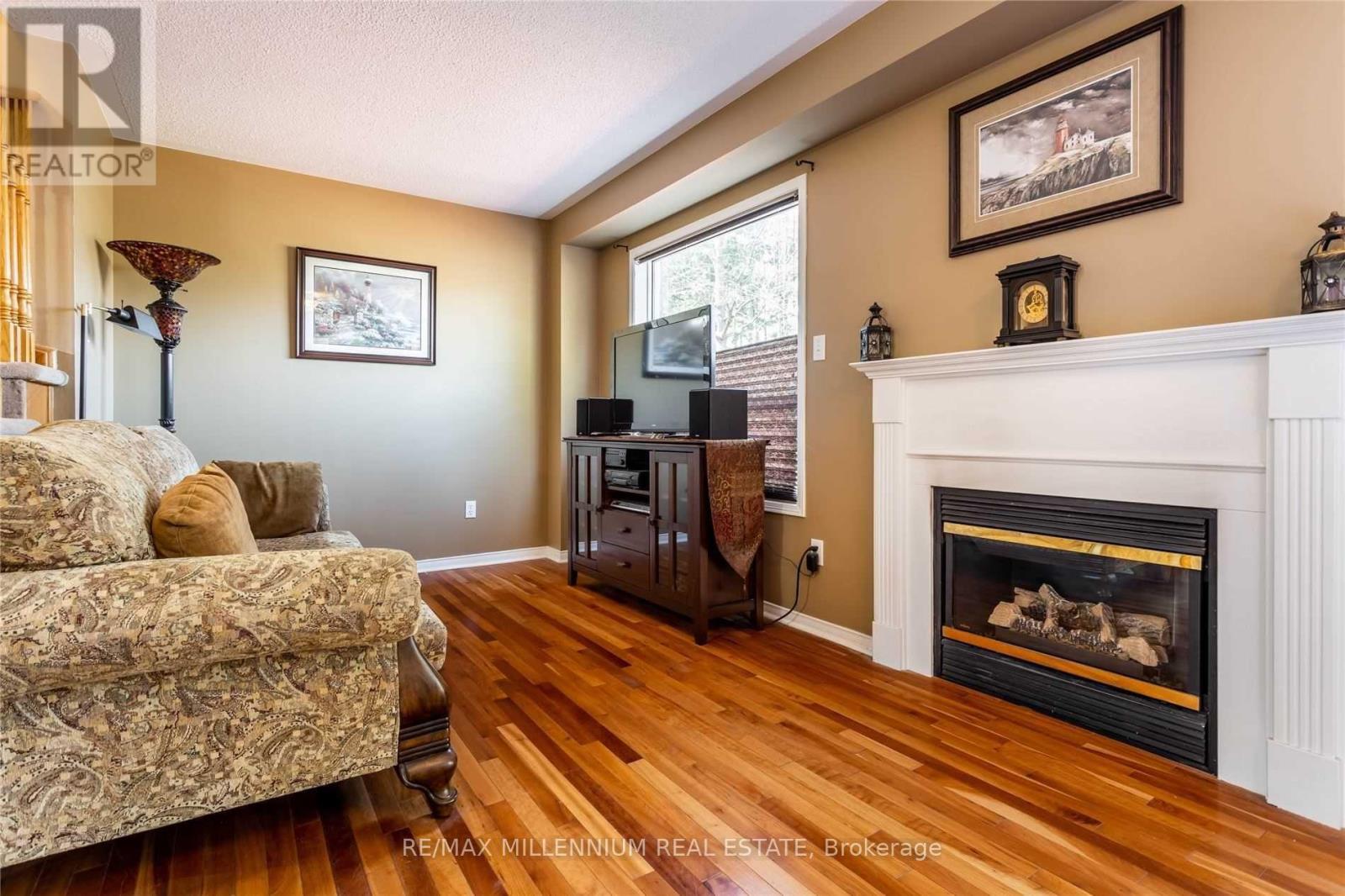 13 Dawson Crescent, Milton, Ontario  L9T 5H8 - Photo 2 - W13635894