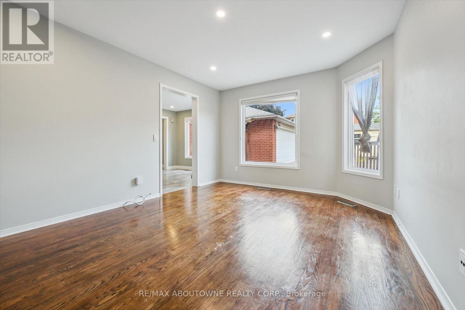 2456 Sixth Line, Oakville, Ontario  L6H 5Z8 - Photo 11 - W13635980