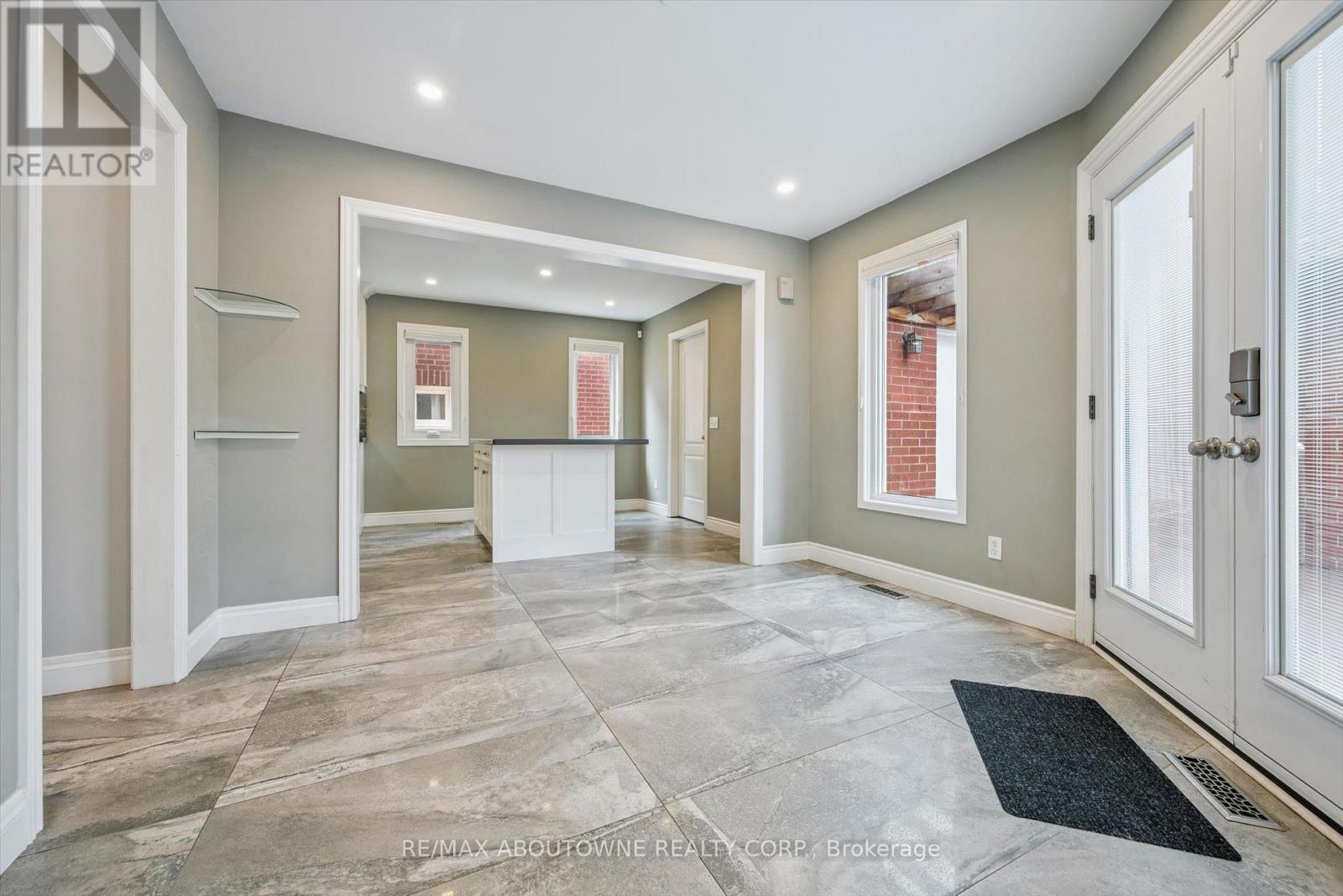 2456 Sixth Line, Oakville, Ontario  L6H 5Z8 - Photo 12 - W13635980