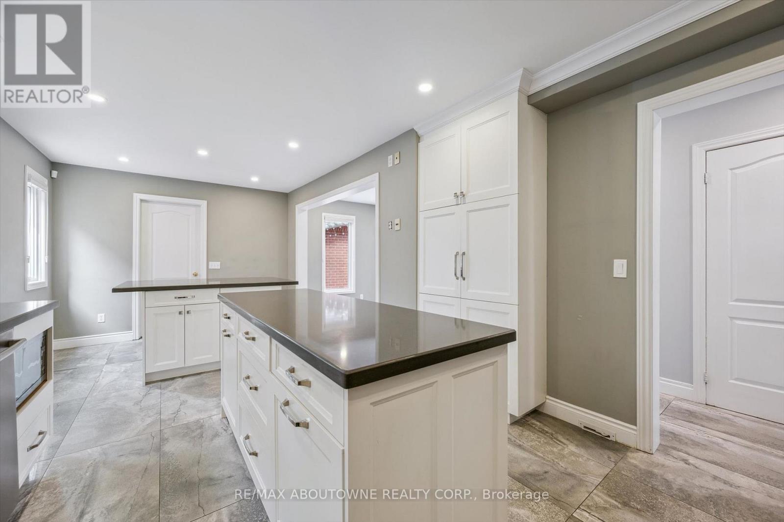 2456 Sixth Line, Oakville, Ontario  L6H 5Z8 - Photo 15 - W13635980
