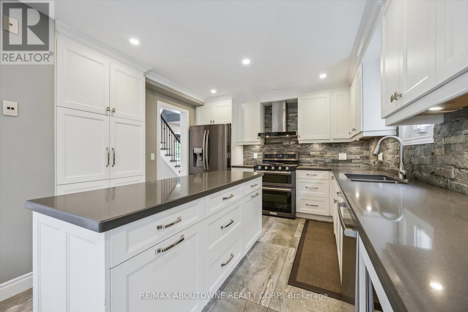 2456 Sixth Line, Oakville, Ontario  L6H 5Z8 - Photo 16 - W13635980