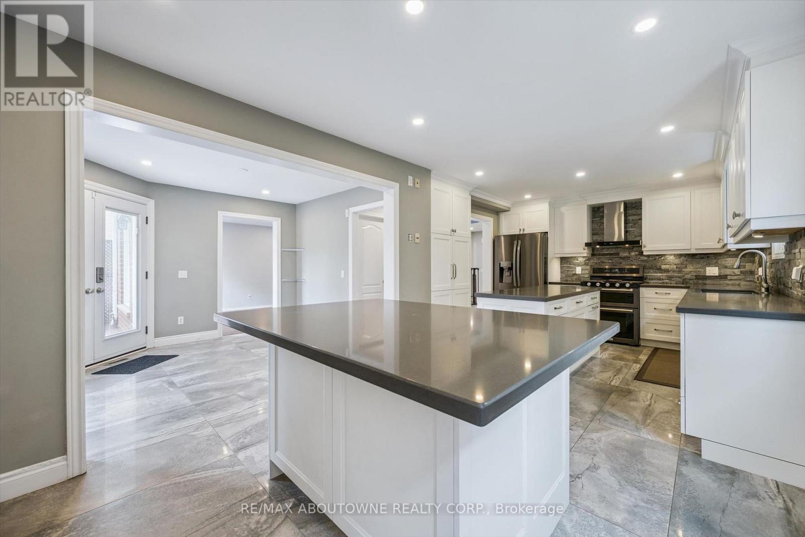 2456 Sixth Line, Oakville, Ontario  L6H 5Z8 - Photo 17 - W13635980