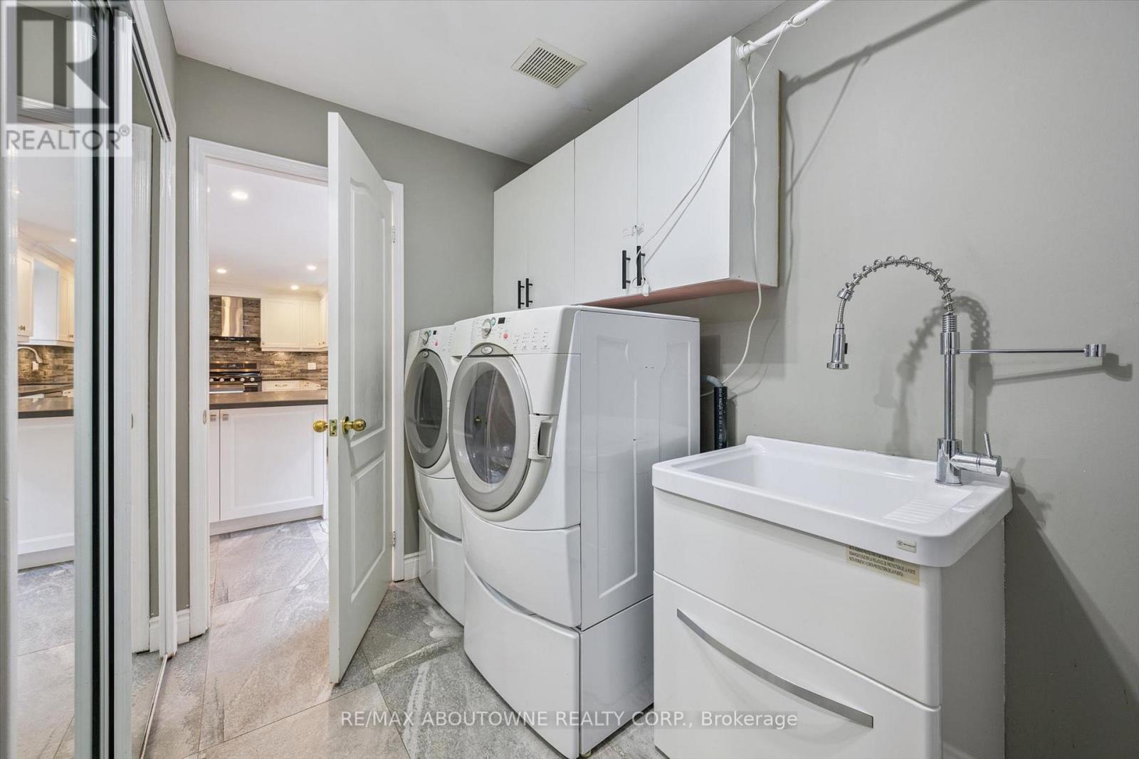 2456 Sixth Line, Oakville, Ontario  L6H 5Z8 - Photo 18 - W13635980