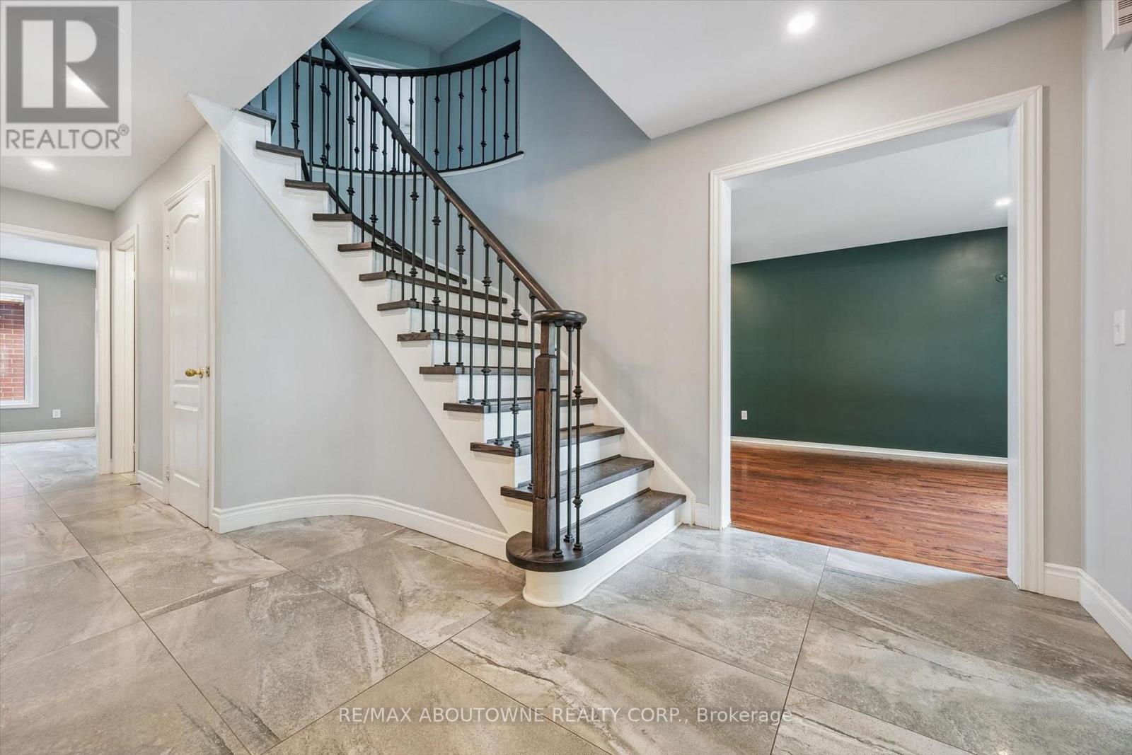 2456 Sixth Line, Oakville, Ontario  L6H 5Z8 - Photo 20 - W13635980