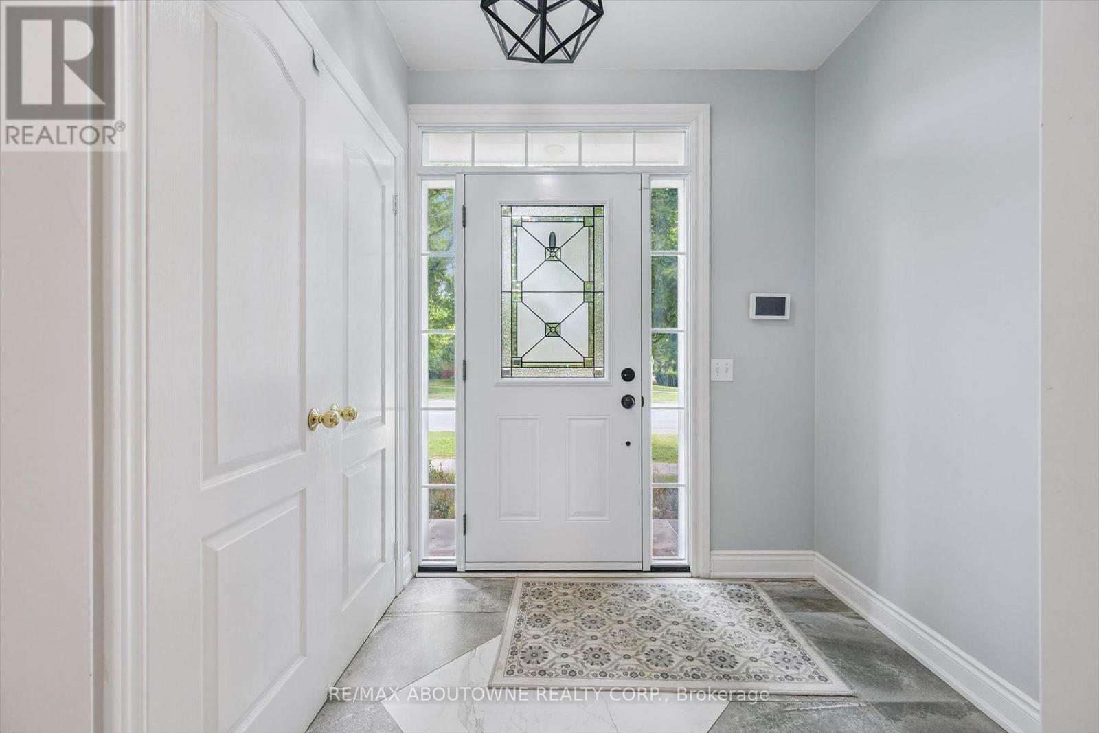 2456 Sixth Line, Oakville, Ontario  L6H 5Z8 - Photo 3 - W13635980