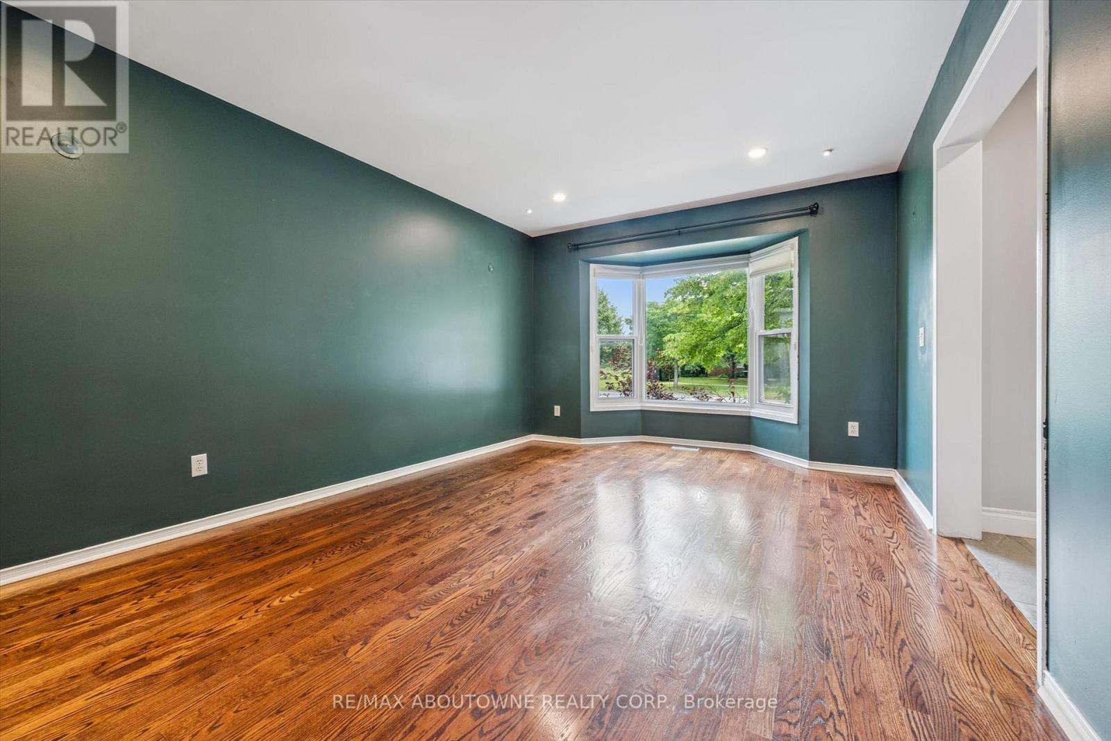 2456 Sixth Line, Oakville, Ontario  L6H 5Z8 - Photo 4 - W13635980