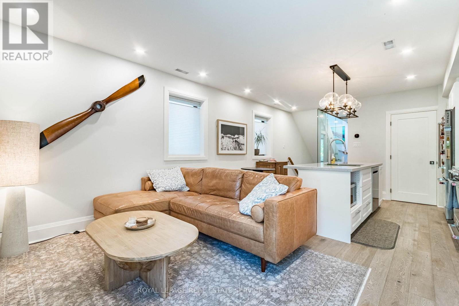 238 Garden Avenue, Toronto, Ontario  M6R 1J1 - Photo 4 - W13636046