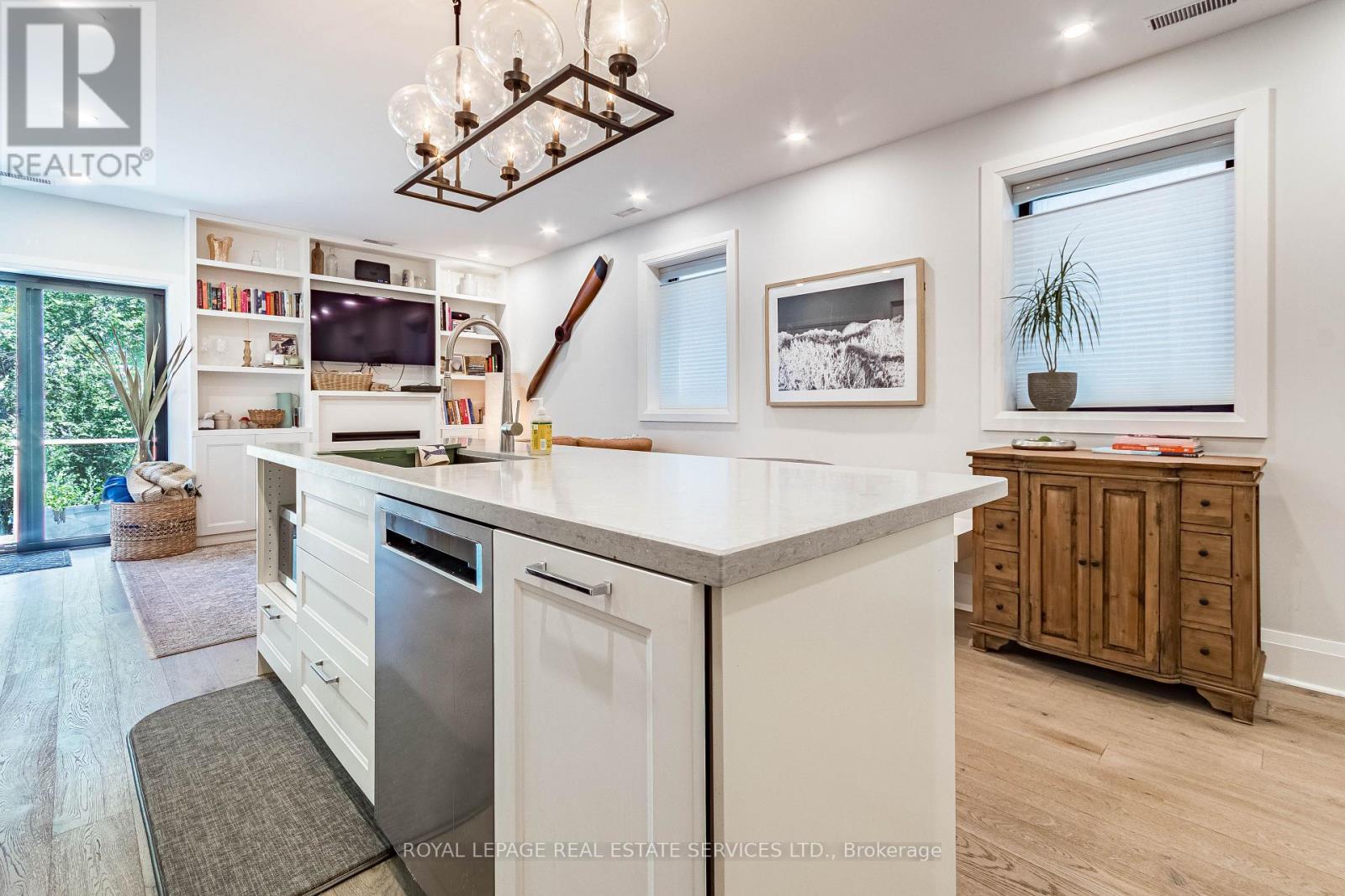 238 Garden Avenue, Toronto, Ontario  M6R 1J1 - Photo 6 - W13636046