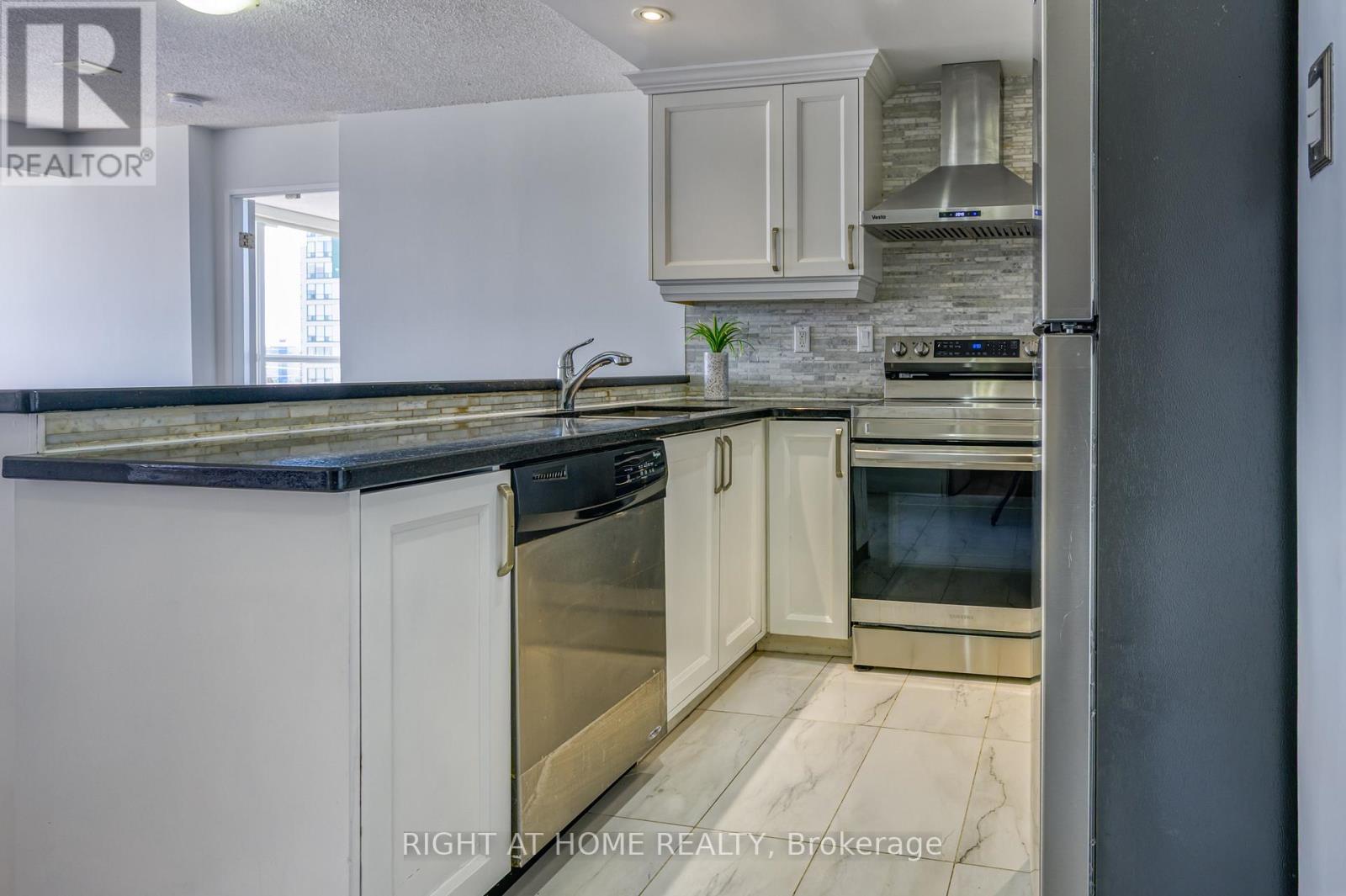 1408 - 50 Kingsbridge Garden Circle, Mississauga, Ontario  L5R 1Y2 - Photo 9 - W13636050