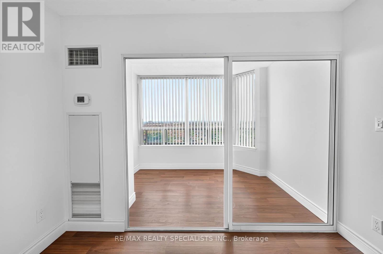 2009 - 135 Hillcrest Avenue, Mississauga, Ontario  L5B 4B1 - Photo 11 - W13636084