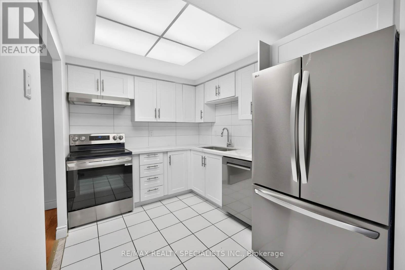 2009 - 135 Hillcrest Avenue, Mississauga, Ontario  L5B 4B1 - Photo 24 - W13636084