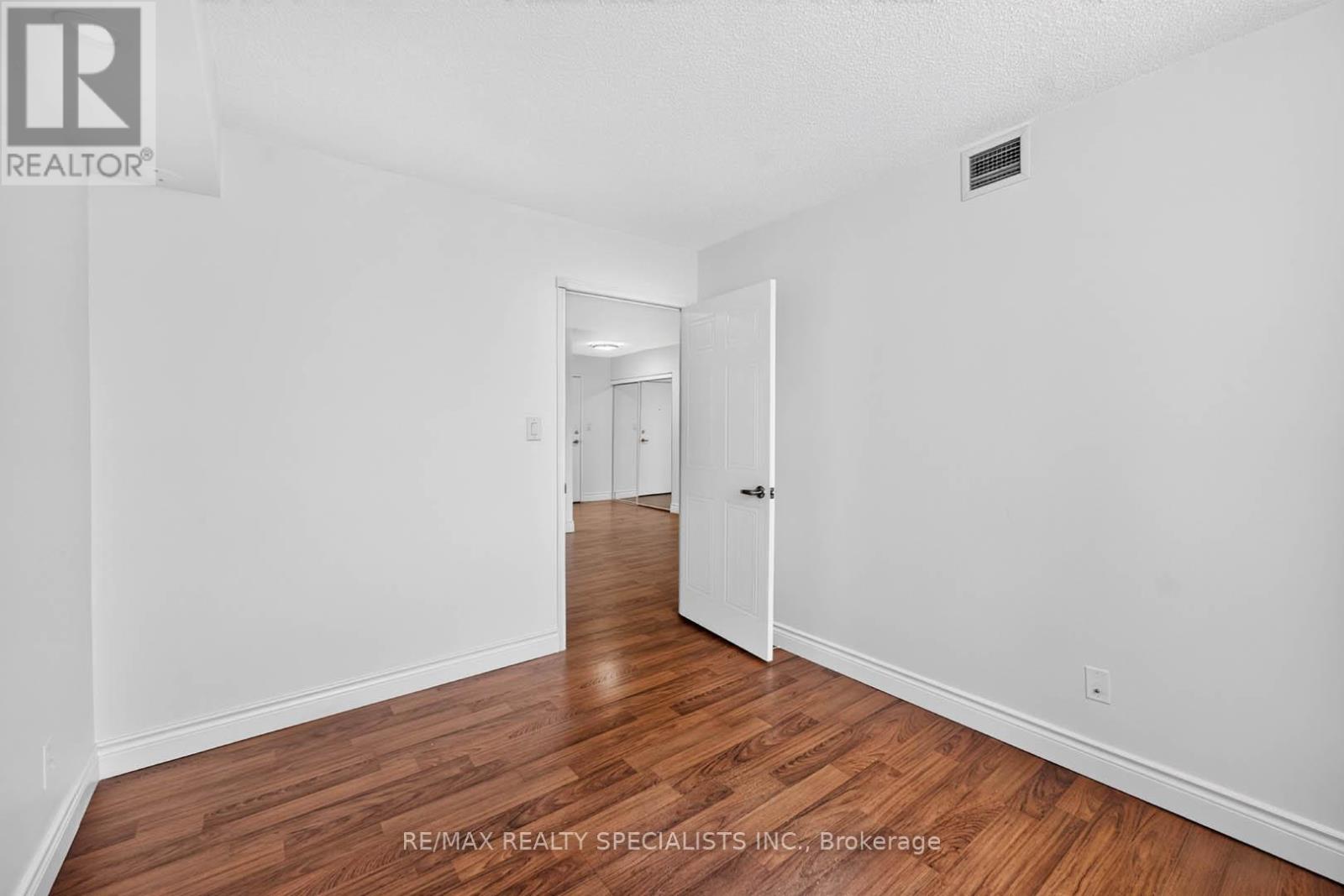2009 - 135 Hillcrest Avenue, Mississauga, Ontario  L5B 4B1 - Photo 33 - W13636084