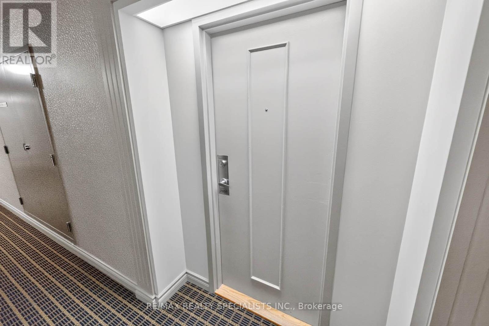 2009 - 135 Hillcrest Avenue, Mississauga, Ontario  L5B 4B1 - Photo 4 - W13636084