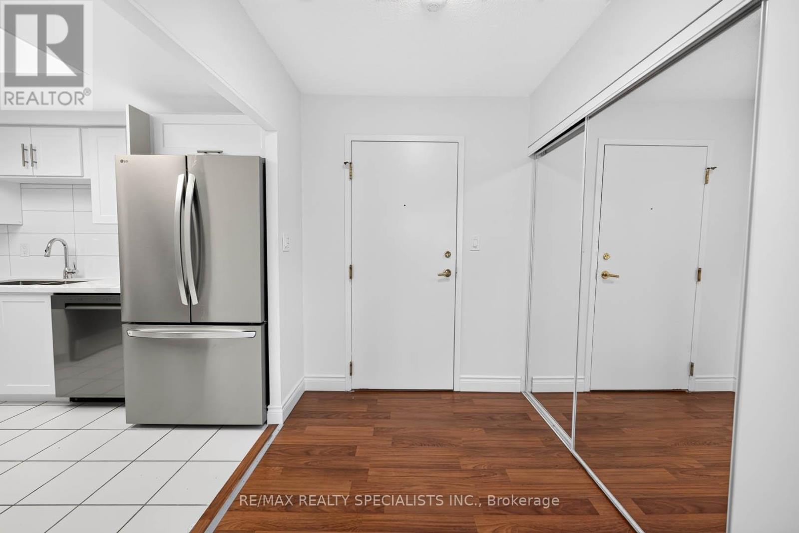 2009 - 135 Hillcrest Avenue, Mississauga, Ontario  L5B 4B1 - Photo 5 - W13636084