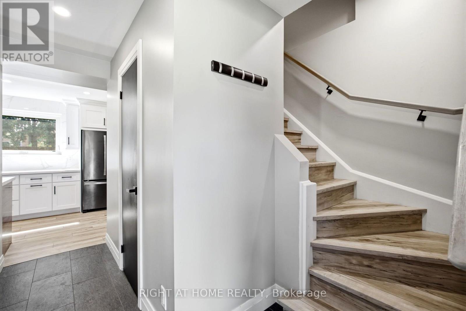 560 Tennyson Avenue, Oshawa, Ontario  L1H 3J8 - Photo 22 - E13634344