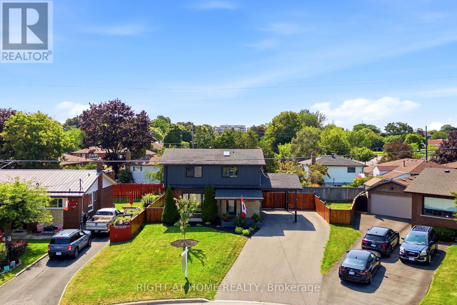 560 Tennyson Avenue, Oshawa, Ontario  L1H 3J8 - Photo 2 - E13634344