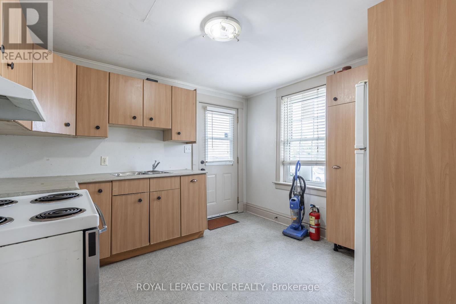 44 Carlisle Street, St. Catharines, Ontario  L2R 4H4 - Photo 13 - X13636042