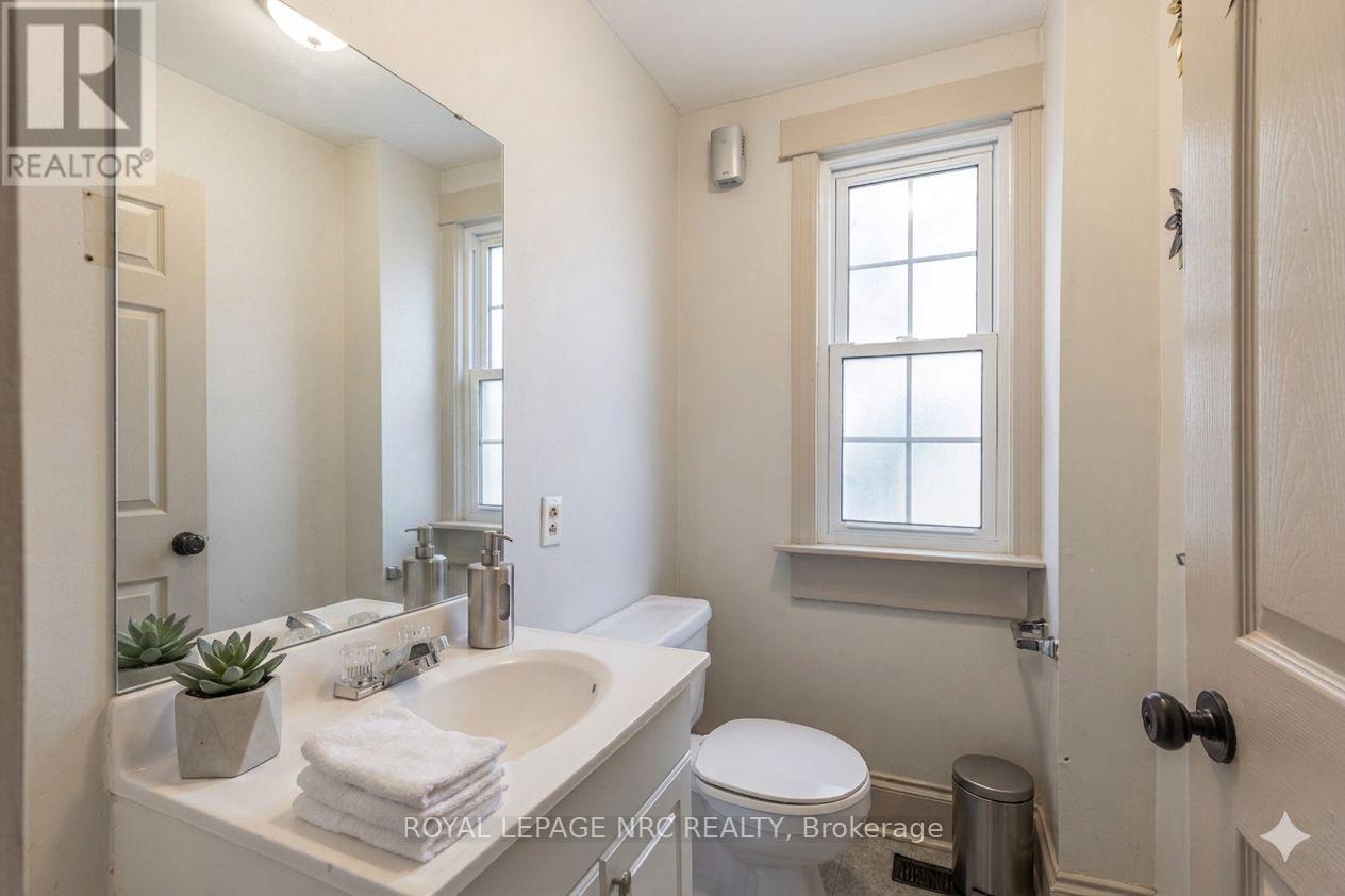 44 Carlisle Street, St. Catharines, Ontario  L2R 4H4 - Photo 15 - X13636042