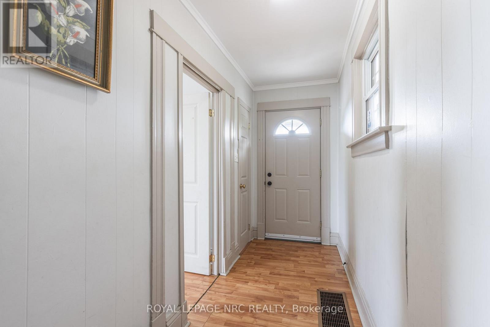 44 Carlisle Street, St. Catharines, Ontario  L2R 4H4 - Photo 3 - X13636042