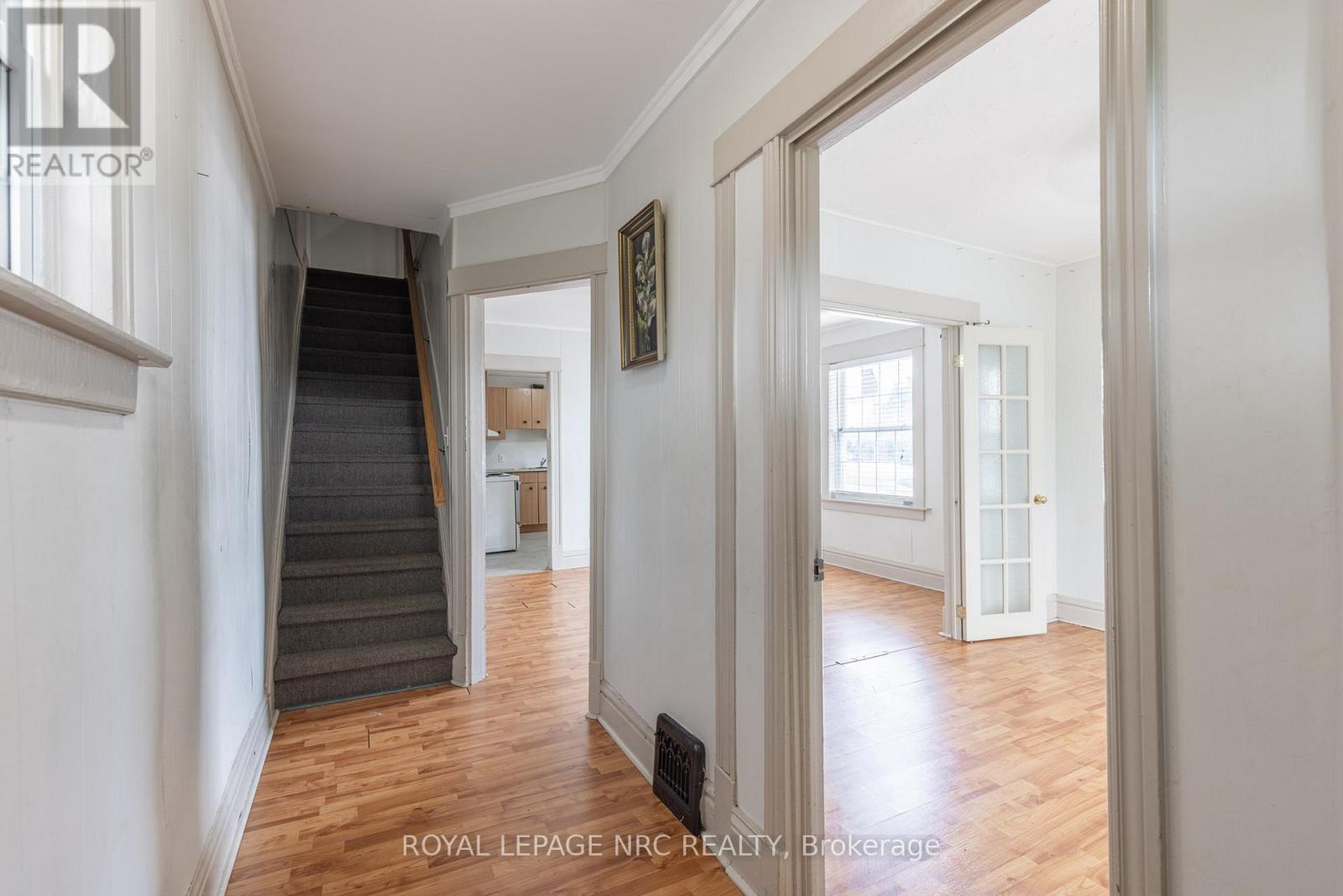 44 Carlisle Street, St. Catharines, Ontario  L2R 4H4 - Photo 4 - X13636042