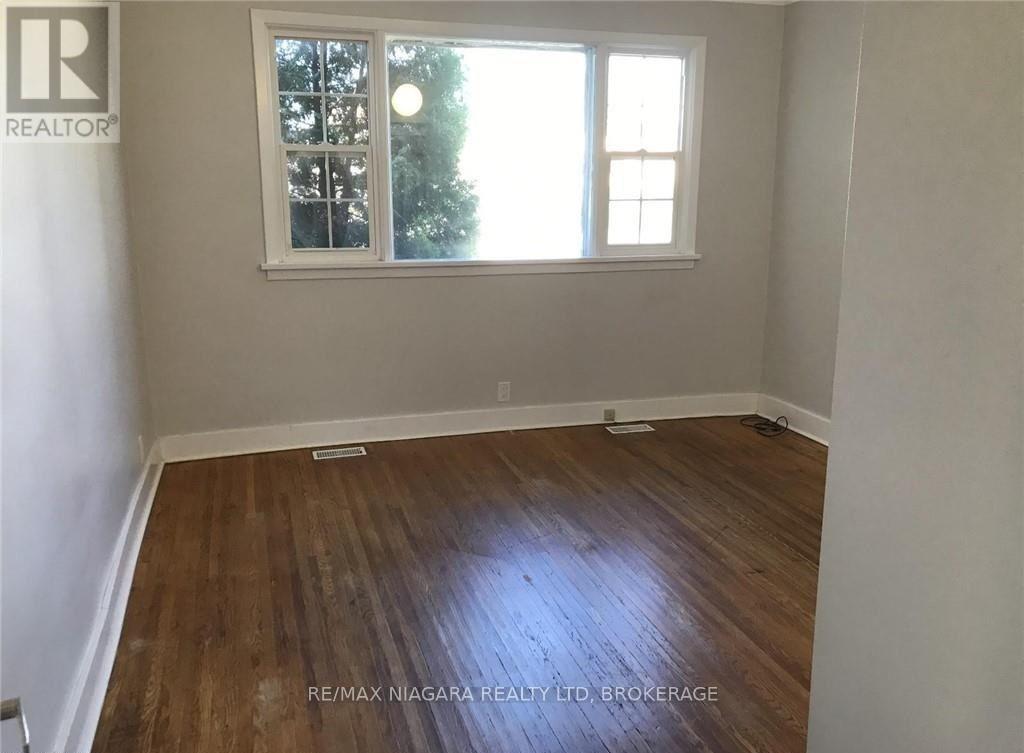 Main Floor - 3 Greenlaw Place, St. Catharines, Ontario  L2R 4S5 - Photo 6 - X13623608