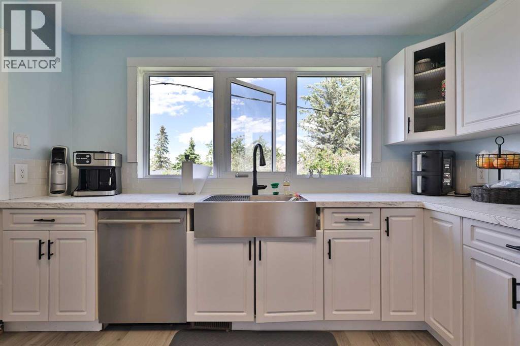 234 S 100 W, Raymond, Alberta  T0K 2S0 - Photo 15 - A2325459