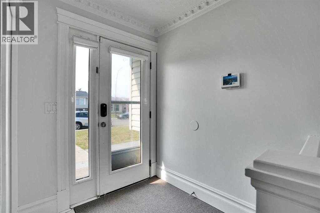 212 Pinetree Place NE, Calgary, Alberta  T1Y 1M3 - Photo 4 - A2330861