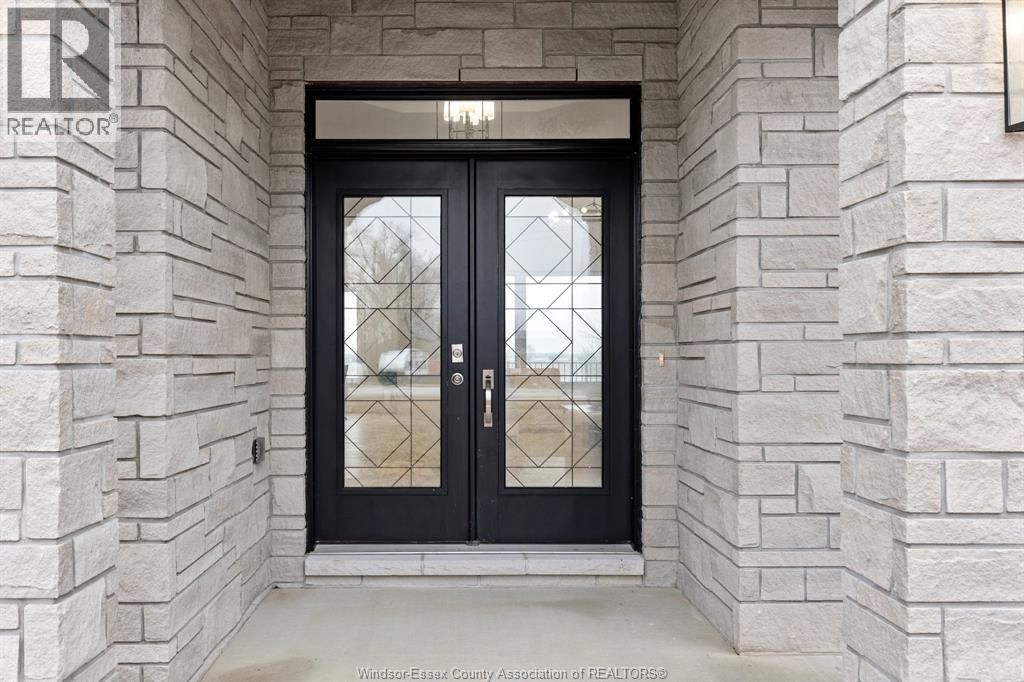 418 County Rd 34, Kingsville, Ontario  N8H 3V6 - Photo 4 - 26018805