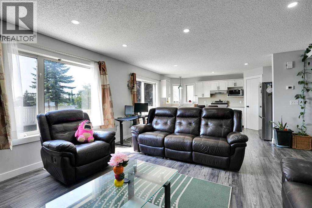 101 Douglas Ridge Circle SE, Calgary, Alberta  T2Z 3B7 - Photo 11 - A2334564