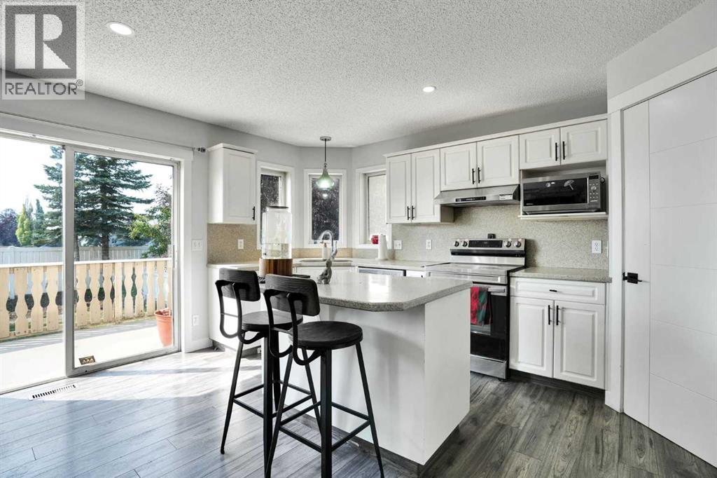101 Douglas Ridge Circle SE, Calgary, Alberta  T2Z 3B7 - Photo 13 - A2334564