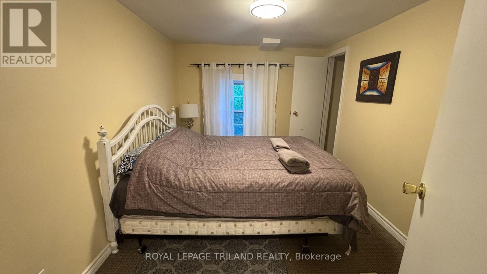 Upper - 279 Charlotte Street, Central Elgin, Ontario  N5L 1A8 - Photo 3 - X13636160