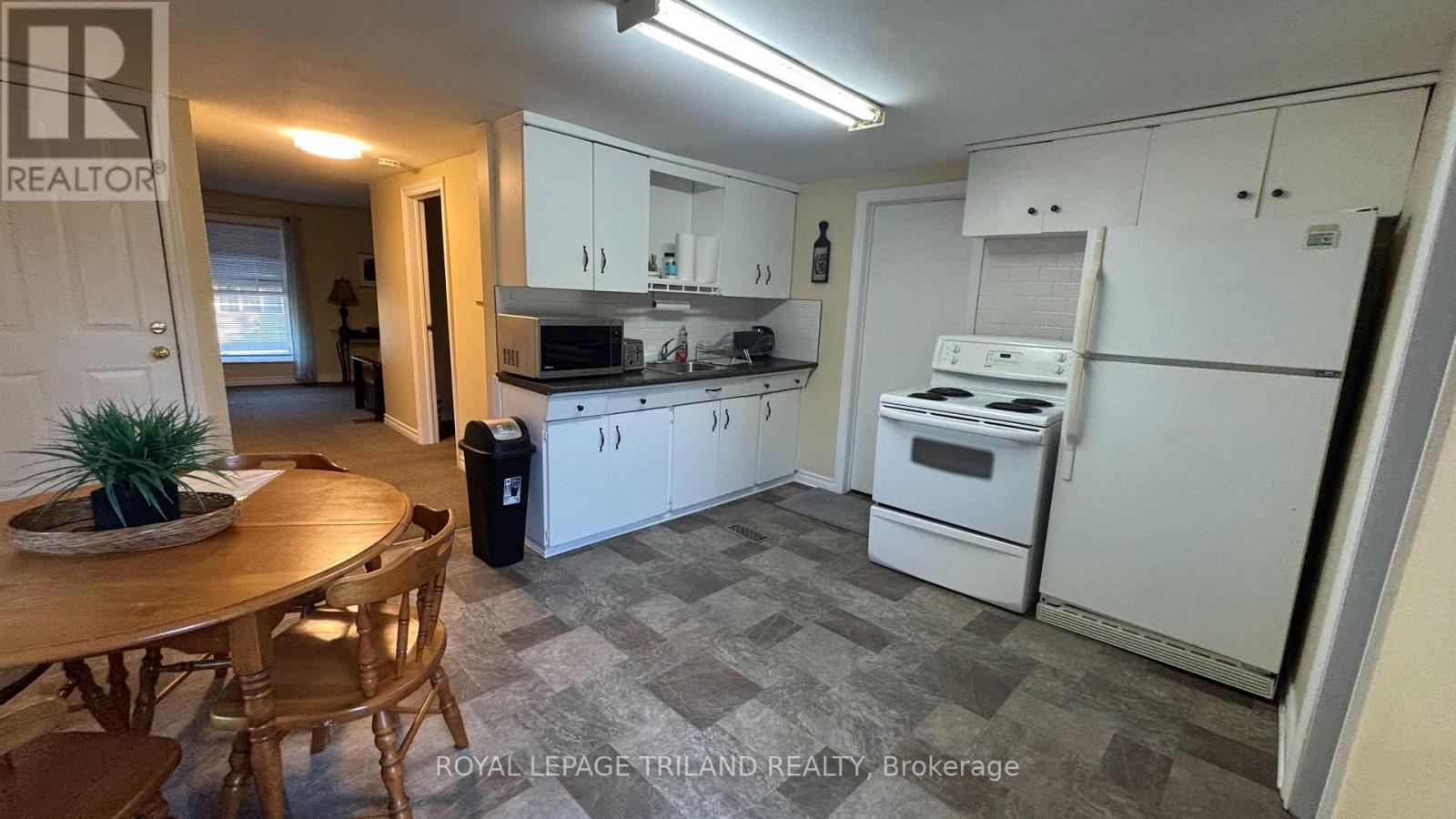 UPPER - 279 CHARLOTTE STREET