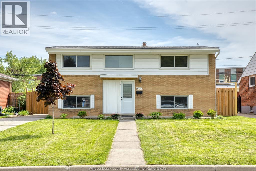 962 Watson, Windsor, Ontario  N8S 3T2 - Photo 2 - 26018790