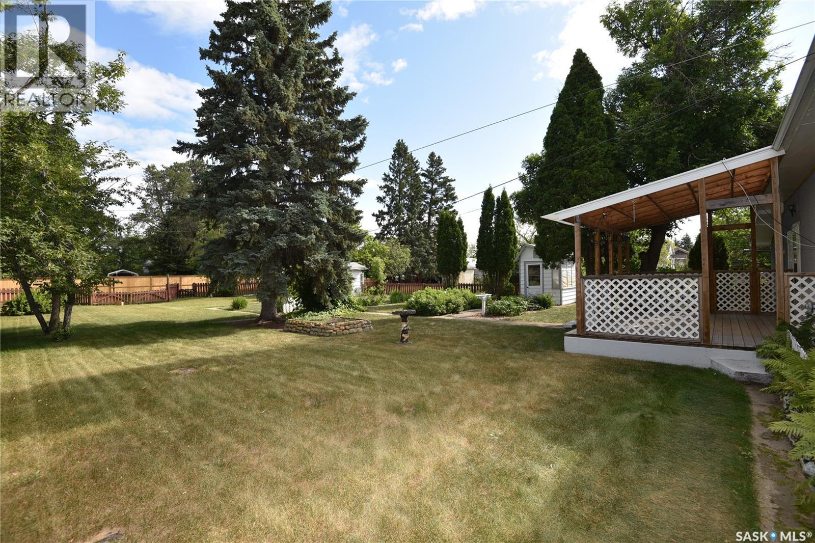 207 Pine Avenue, Nipawin, Saskatchewan  S0E 1E0 - Photo 4 - SK044431