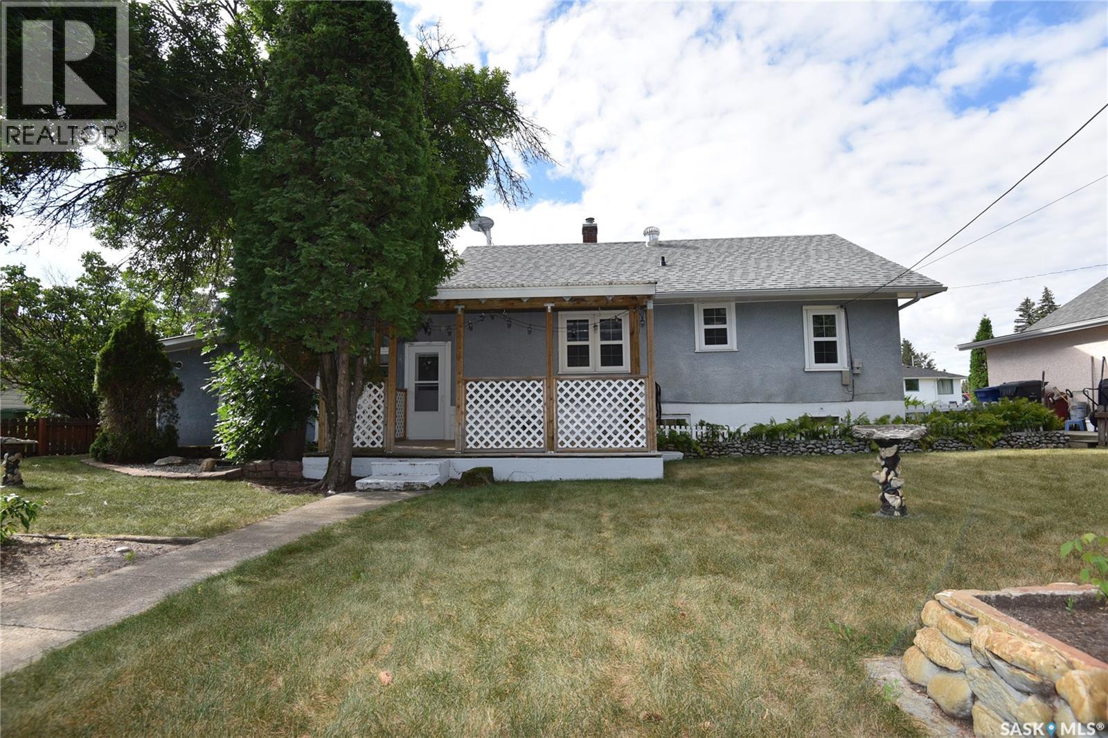 207 Pine Avenue, Nipawin, Saskatchewan  S0E 1E0 - Photo 2 - SK044431